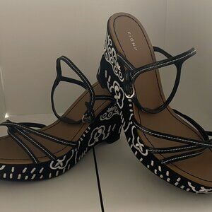 Fioni Women's Wedge Sandal Heel Black and White Sz. 8